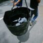 Petugas dari dinas terkait sedang melakukan percepatan perbaikan infrastruktur jalan di salah satu titik strategis Kota Bandung untuk mengejar target penyelesaian pada Juli 2026.