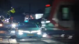 Taksi listrik Green SM yang tertabrak KRL di Bekasi