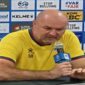Potret pelatih Persib Bojan Hodak saat memberikan keterangan pers mengenai klasemen Super League 2026 di Bandar Lampung