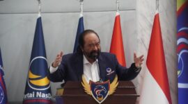 Ketua Umum Partai NasDem, Surya Paloh, saat memberikan pengarahan strategis mengenai peran partai politik sebagai pelayan publik dalam agenda Bimtek dan LAGA Perubahan di Jakarta, Minggu (26/4/2026)