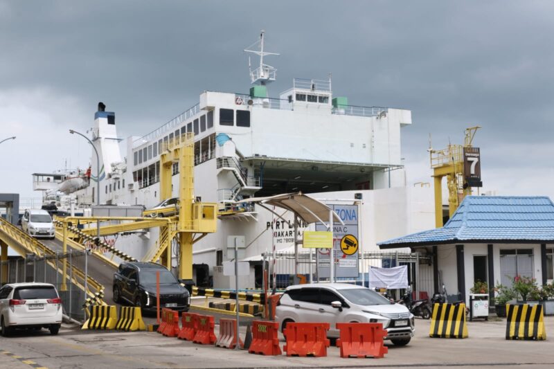 Lintasan utama Pelabuhan Merak - Bakauheni.