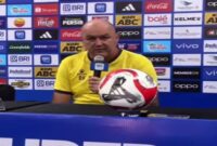 Pelatih Persib Bojan Hodak si sesi konferensi pers resmi di Stadion GBLA menjelang laga melawan PSIM Yogyakarta.