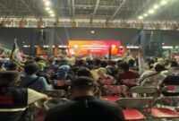 Suasana peringatan Hari Buruh Internasional 2026 oleh PDIP di GOR Otista Jakarta Timur