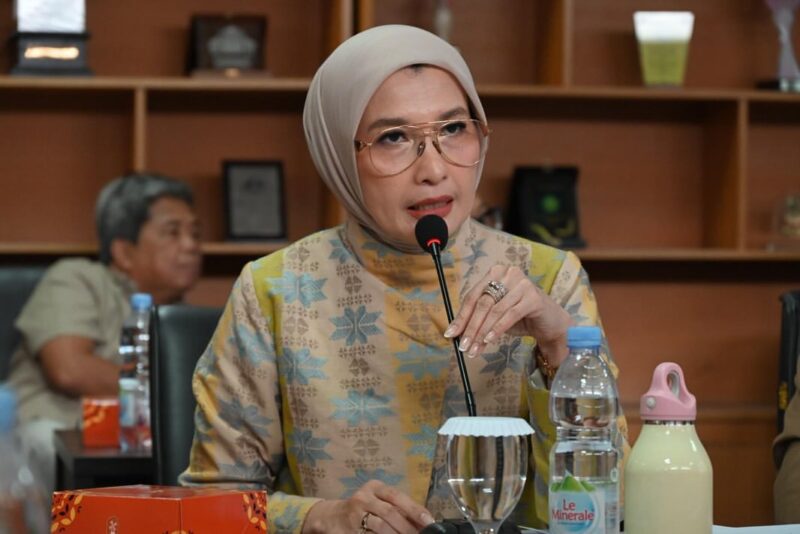 Anggota Komisi IX DPR RI dari Fraksi PKB, Arzeti Bilbina, menekankan pentingnya sinergi antara edukasi pemerintah dan kedisiplinan masyarakat dalam menjaga kebersihan lingkungan untuk menangkal risiko Hantavirus.