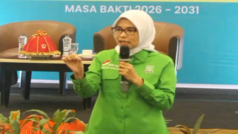 Neng Eem Marhamah, Anggota Komisi IX DPR RI, mendesak Kemenkes melakukan evaluasi total terhadap sistem kerja dokter magang demi mencegah eksploitasi tenaga medis