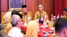 Potret Bupati Bogor Rudy Susmanto memberikan arahan penataan ruang terbuka hijau di Pendopo