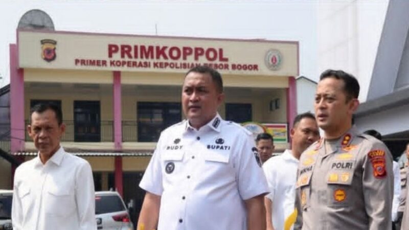 Bupati Bogor Rudy Susmanto bersama Kapolres Bogor dalam konferensi pers ungkap kasus narkoba di Cibinong