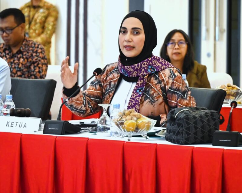 Wakil Ketua DPR RI Sari Yuliati mendesak pemerintah untuk memperkuat jaminan sosial dan stabilitas lapangan kerja guna melindungi buruh dari ancaman resesi serta PHK sepihak