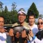 Sekda Kabupaten Bogor Ajat Rochmat Jatnika menghadiri kegiatan Budaya Ngalokat Cai di Talaga Saat, Cisarua, Jumat (5/6), yang diisi berbagai aksi konservasi lingkungan seperti pelepasan ribuan ikan, pelepasliaran burung, penanaman pohon, dan pengukuhan Kampung Ramah Lingkungan.