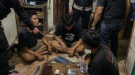 Kepolisian Sektor Palas amankan tiga orang tersangka jaringan peredaran narkotika.