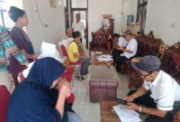 Pemdes Sidoluhur salurkan bantuan pangan beras kepada masyarakat dari Badan Pangan Nasional melalui Bulog.