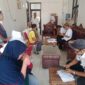 Pemdes Sidoluhur salurkan bantuan pangan beras kepada masyarakat dari Badan Pangan Nasional melalui Bulog.