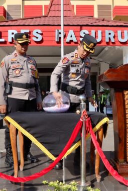 Kapolres Pasuruan Apresiasi Anggota Teladan dengan Hadiah Umroh ke Tanah Suci