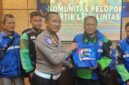 Polda Lampung gelar bakti sosial dan edukasi keselamatan berlalulintas bagi komunitas ojol di Bandar Lampung.