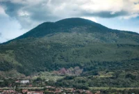 Anggota Komisi XII DPR RI Fraksi PKS Ateng Sutisna meminta pemerintah menghentikan sementara seluruh tahapan pengembangan panas bumi Gunung Tampomas hingga ada kepastian cadangan, keamanan lingkungan, dan penerimaan masyarakat
