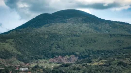 Anggota Komisi XII DPR RI Fraksi PKS Ateng Sutisna meminta pemerintah menghentikan sementara seluruh tahapan pengembangan panas bumi Gunung Tampomas hingga ada kepastian cadangan, keamanan lingkungan, dan penerimaan masyarakat