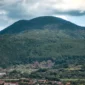 Anggota Komisi XII DPR RI Fraksi PKS Ateng Sutisna meminta pemerintah menghentikan sementara seluruh tahapan pengembangan panas bumi Gunung Tampomas hingga ada kepastian cadangan, keamanan lingkungan, dan penerimaan masyarakat