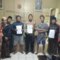Tersangka berinisial DJ (32) menggunakan celana pendek berwarna biru (Dok. Polsek Wanaraja)