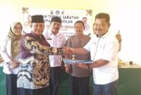 Serah Terima Jabatan (Sertijab) Kepala Sekolah SDN Semana dari Bapak Tukirin, S.Pd ke Bapak Sugiyono S.Pd.SD yang telah memasuki masa pensiun