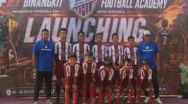Zainul Arifin yang akrab disapa Bang Ifin, pelatih kiper F21 Binangkit Football Academy dan para pemain binaan