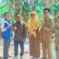 Kades Sutrisno (tengah) bersama Staf Pemerintah Kecamatan Ketapang dan PD saat Launching atau peresmian dan dimulainya pengecoran cor beton jalan lingkungan