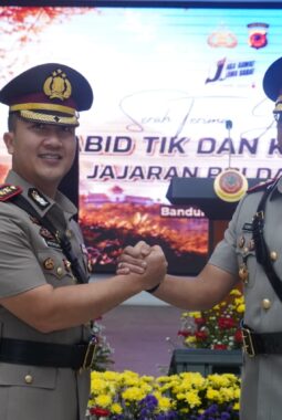 Resmi Berganti Nahkoda, AKBP Febri Nurzam Jabat Kapolres Purwakarta dalam Sertijab yang Dipimpin Kapolda Jabar