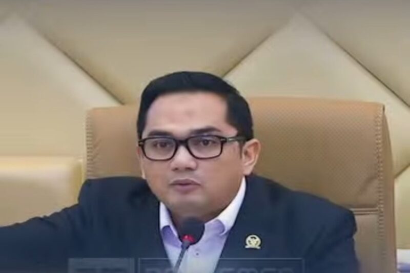 Ketua Komisi II DPR RI M. Rifqinizamy Karsayuda memimpin rapat bersama Kemendagri dan Aswakada membahas penguatan tugas serta posisi keuangan wakil kepala daerah di Gedung DPR RI