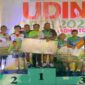 Sekretaris Jenderal DPP PKB Hasanuddin Wahid menyerahkan apresiasi kepada peserta usai partai final Cak Udin Open 2026 yang menjadi bagian dari peringatan Harlah ke-28 PKB.