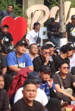 Nobar Persija vs Persib di Polres Purwakarta, Kapolres Berbaur dengan Penonton: Rivalitas Boleh, Persaudaraan Tetap Dijaga