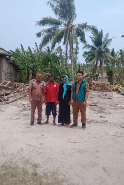 Pemerintah Hadir di Tengah Warga yang Rumahnya Ambruk, Kades Ketapang, Hamsin: Terima Kasih Pak Bupati